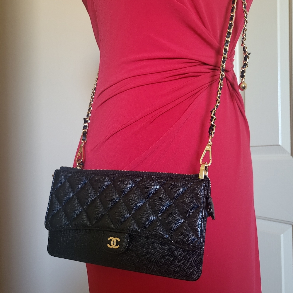 Authentic Chanel classic clutch with chain handle/wrislet - Picture 4 of 16